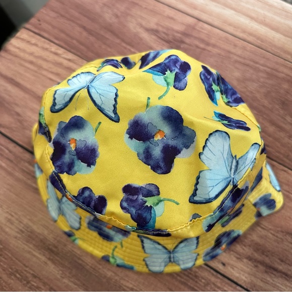 Petals and Peacocks yellow bucket hat with 90s floral butterfly motif - Picture 4 of 7